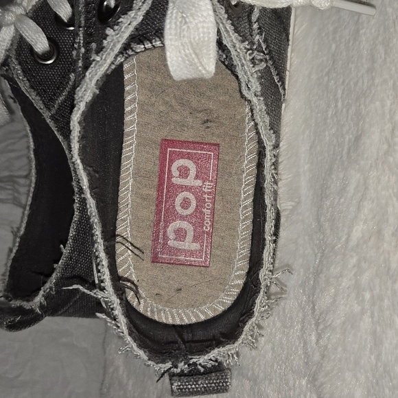 Sneakers - Picture 5 of 6